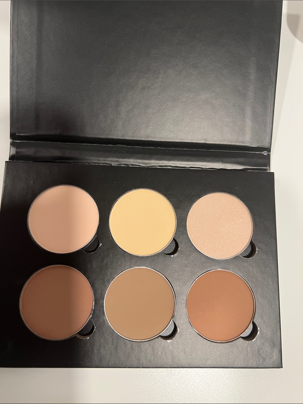 NWOB Anastasia Beverly Hills LIGHT TO MEDIUM Contour Powder palette